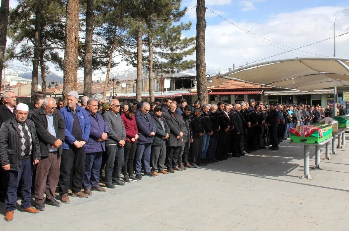 Erzincan\'da İdlib şehitleri için gıyabi namaz kılındı