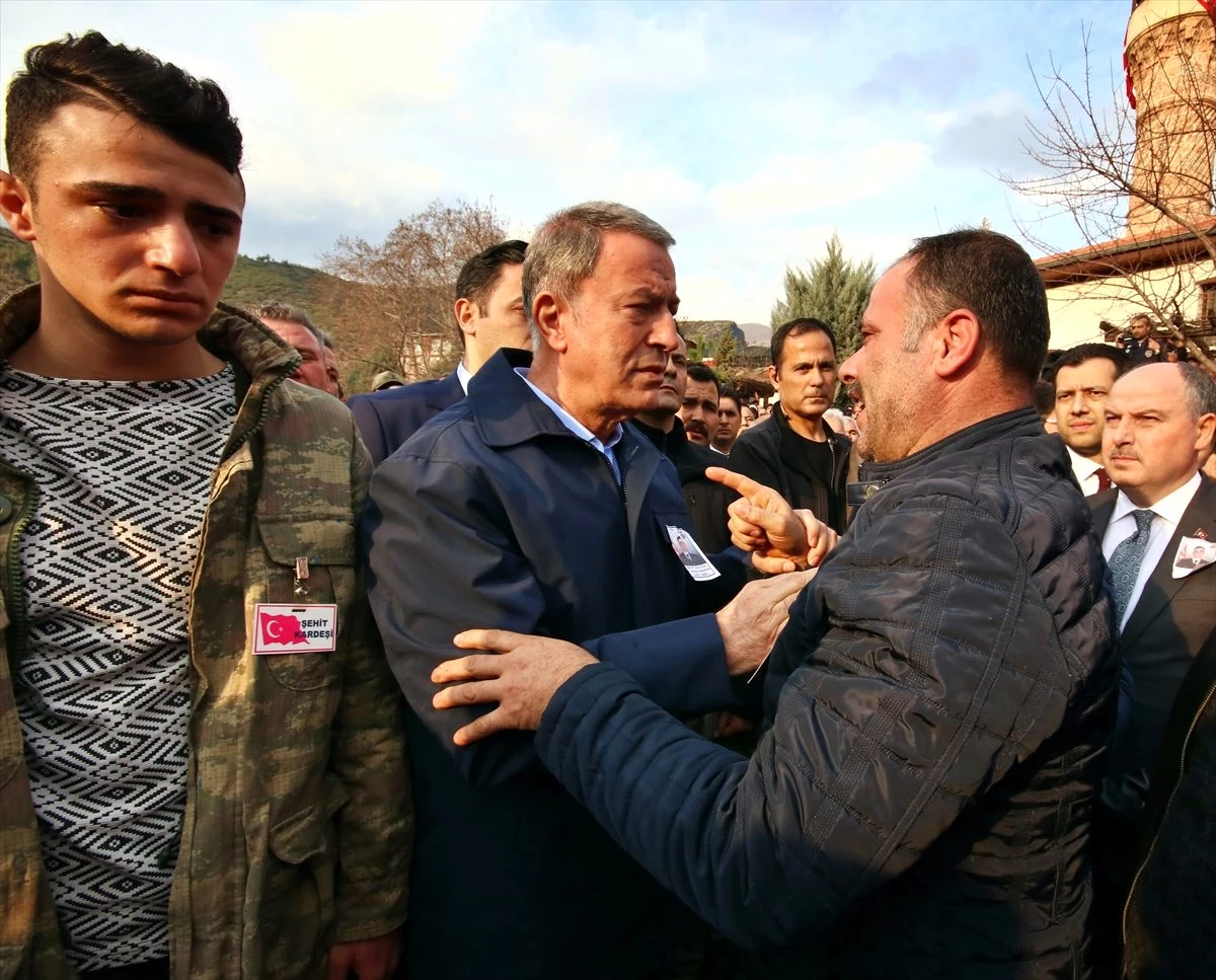 İdlib\'de şehit olan Halil İbrahim Akkaya\'nın babası Akar\'a seslendi: Söz verin beni de askere alacaksınız