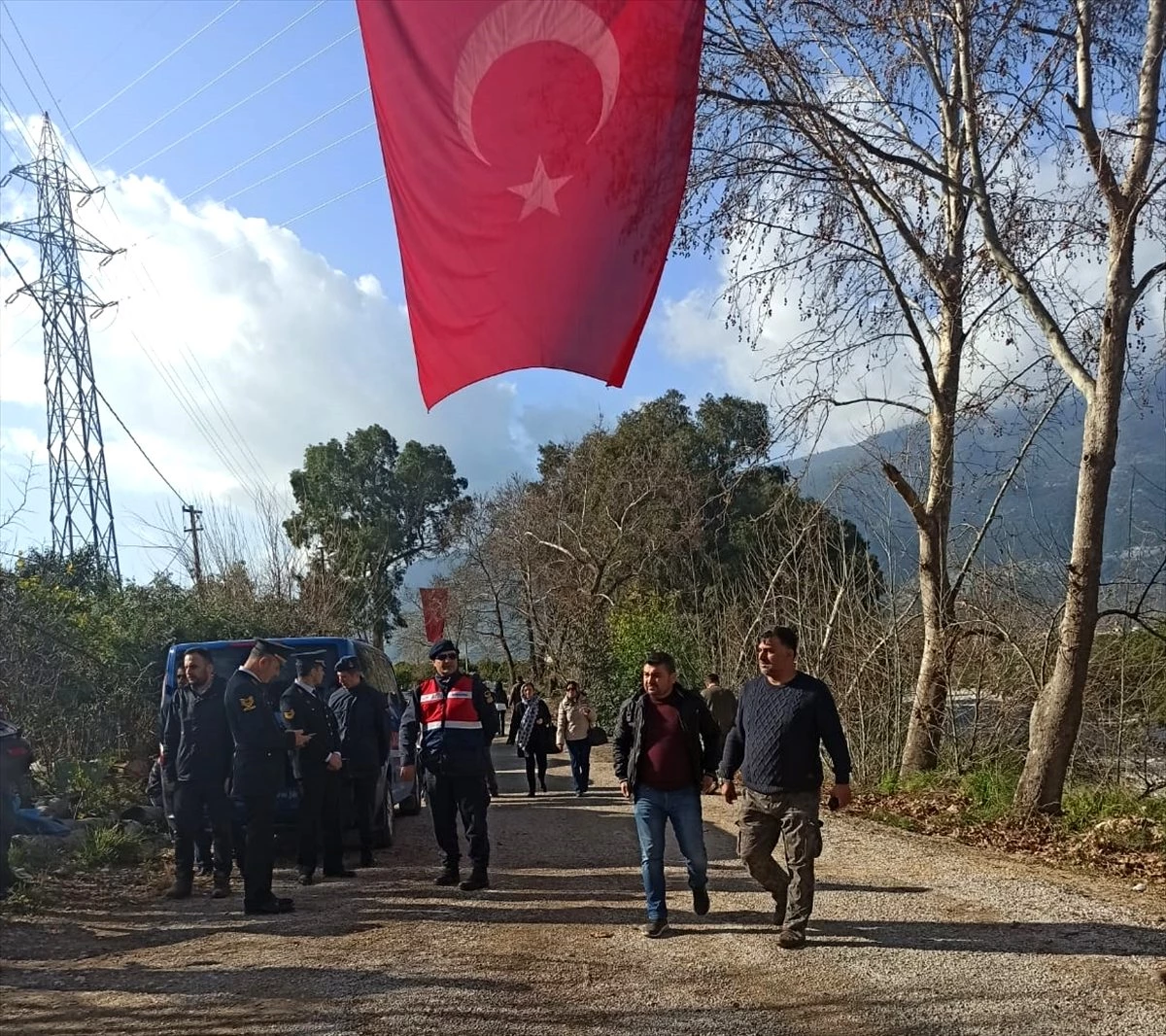 İdlib\'de şehit olan Uzman Onbaşı Korkmaz\'ın Antalya\'daki ailesine acı haber verildi