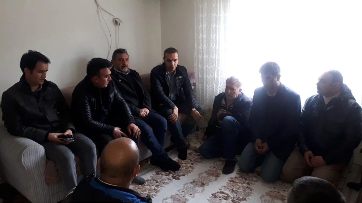 İdlip\'te yaralanan askerin ailesine ziyaret