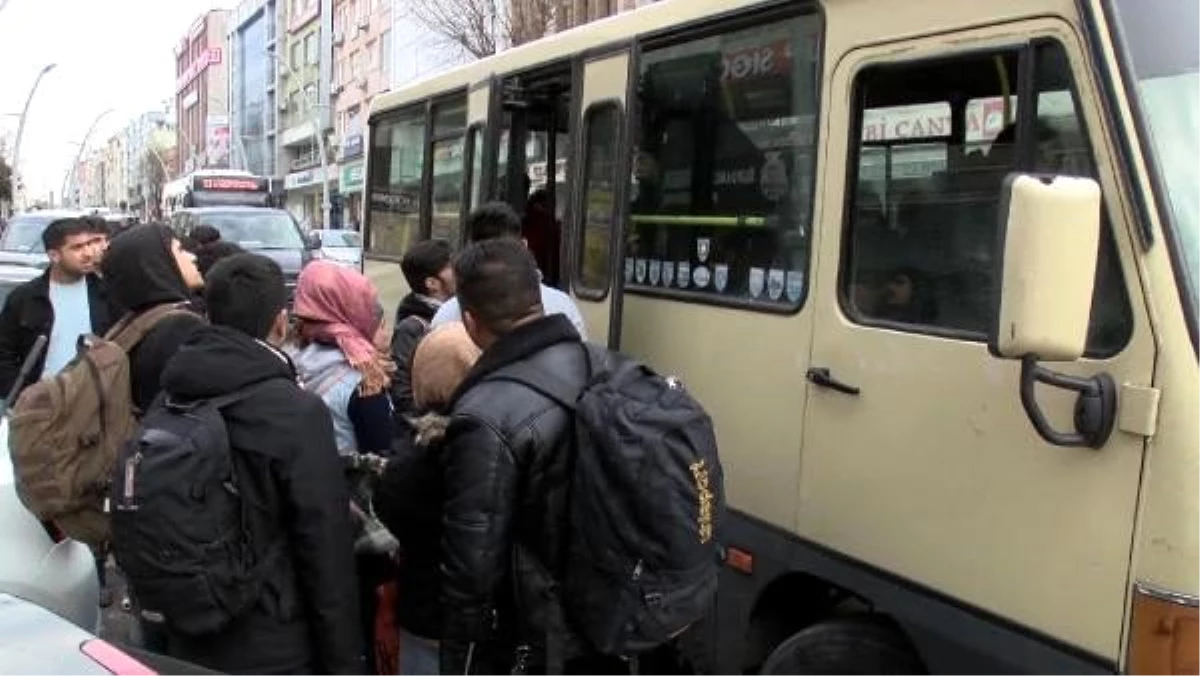Avrupa\'ya göç etmek isteyen Suriyeli mülteciler, İstanbul\'dan Edirne\'ye yola çıktı