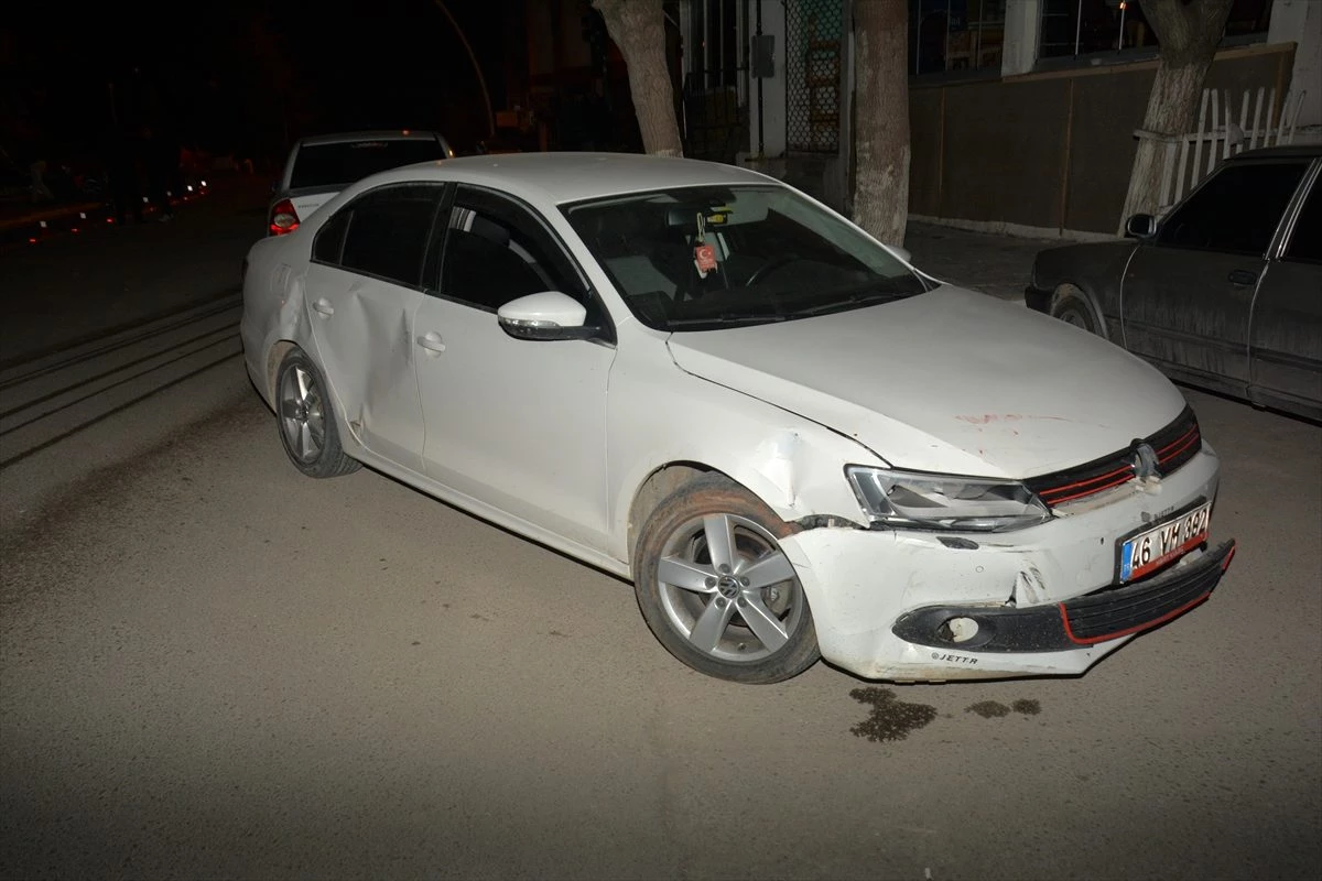 Kahramanmaraş\'ta iki otomobil çarpıştı: 5 yaralı