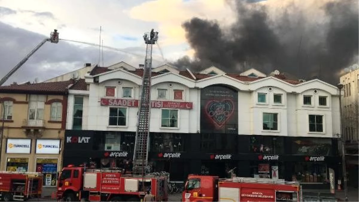 Konya\'da Saadet Partisi ilçe teşkilatının bulunduğu binada yangın