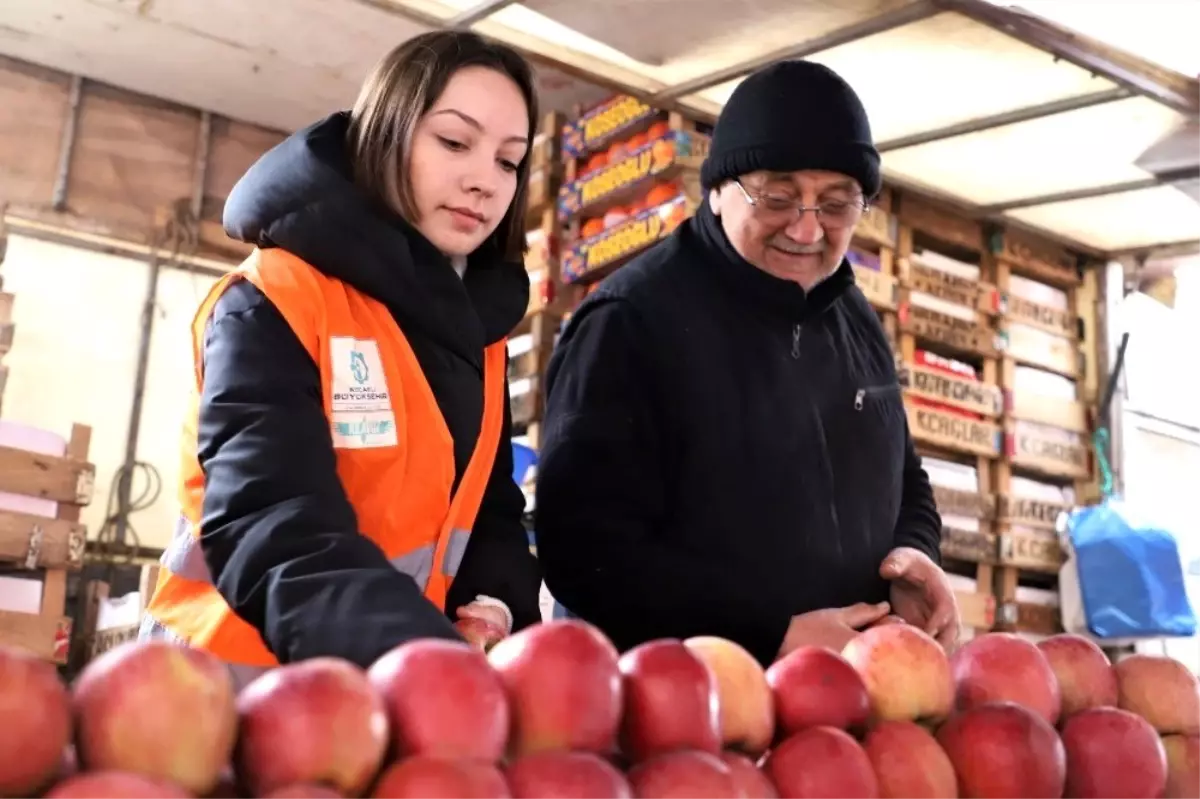 Lise öğrencileri pazarda çalışma zorluklarını tecrübe edindi