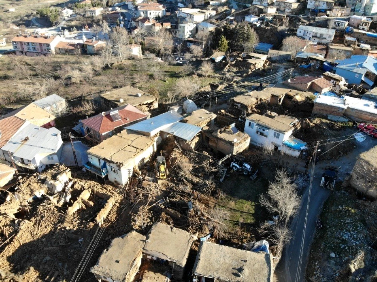 Malatya\'da 4 bin 933 ağır hasarlı bina sayısı var