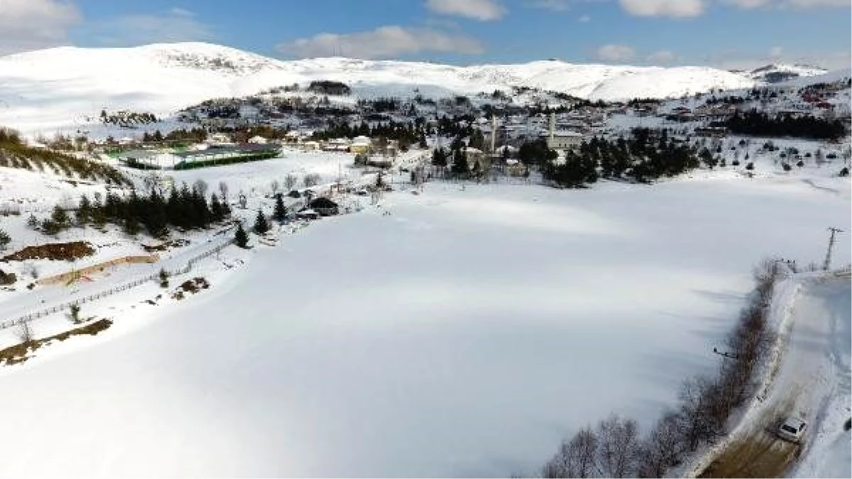 Perşembe Yaylası Göleti buz tuttu