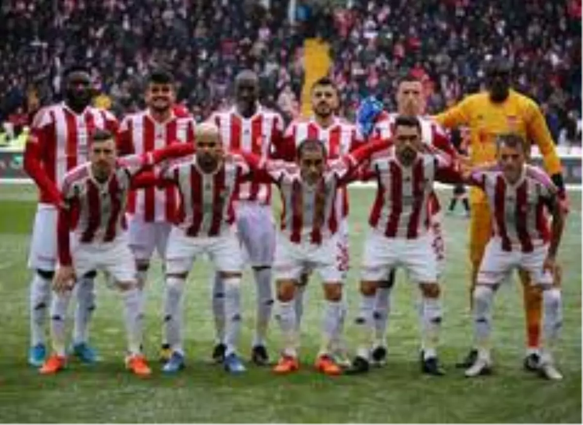 Sivasspor\'da 4 futbolcu kart sınırında!