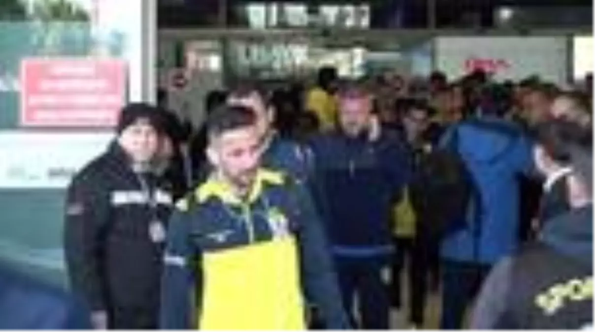 Spor fenerbahçe, antalya\'ya geldi; taraftarlar yanal\'a destek verdi