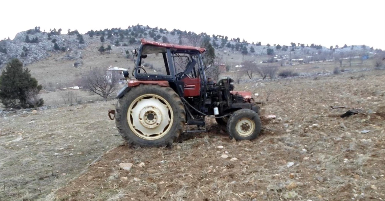 Traktör uçuruma yuvarlandı: 3 yaralı