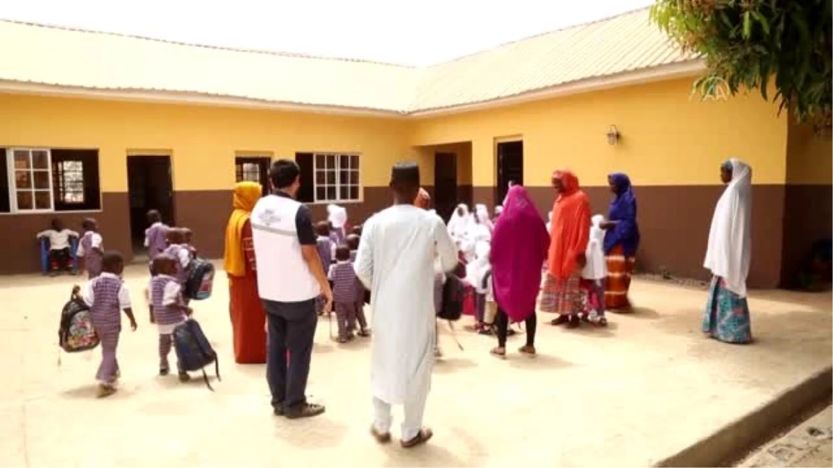 Türk hayırseverlerden Nijerya\'daki Türk okuluna yardım - ABUJA