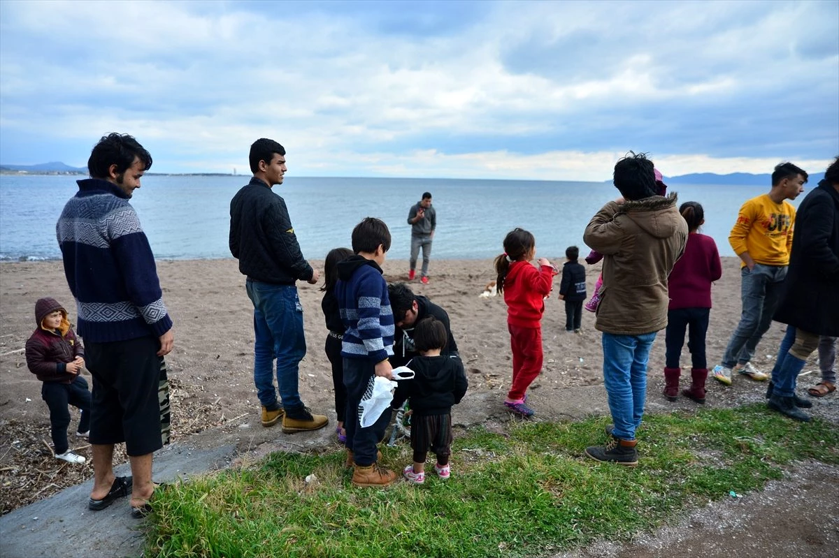 Avrupa\'ya gitmek isteyen bir grup düzensiz göçmen Çanakkale sahiline geldi