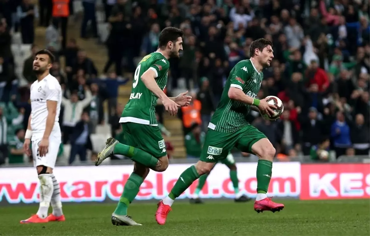 Bursaspor, İstanbul\'da çıkış arıyor