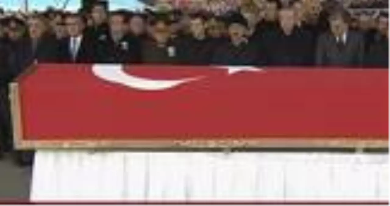 Cumhurbaşkanı Erdoğan\'dan İdlib şehidi Uzman Çavuş Emre Baysal\'a son görev