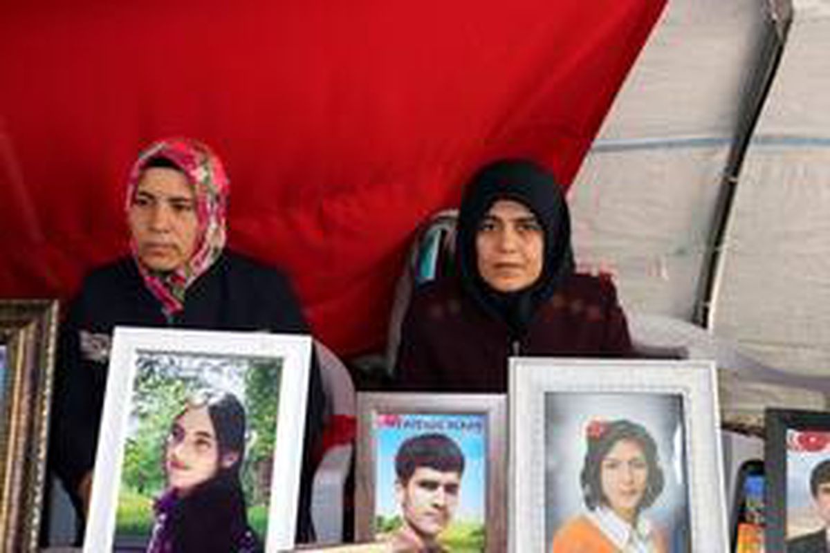 Diyarbakır annelerinin oturma eylemine bir aile daha katıldı