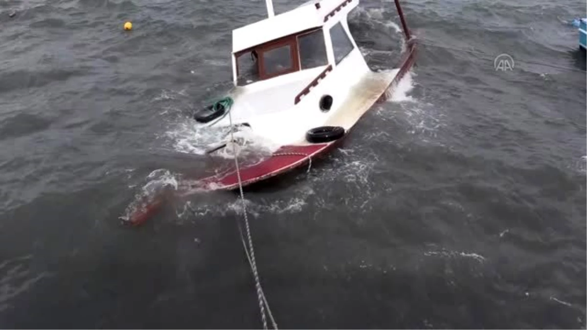 Fırtına balıkçı teknelerini batırdı