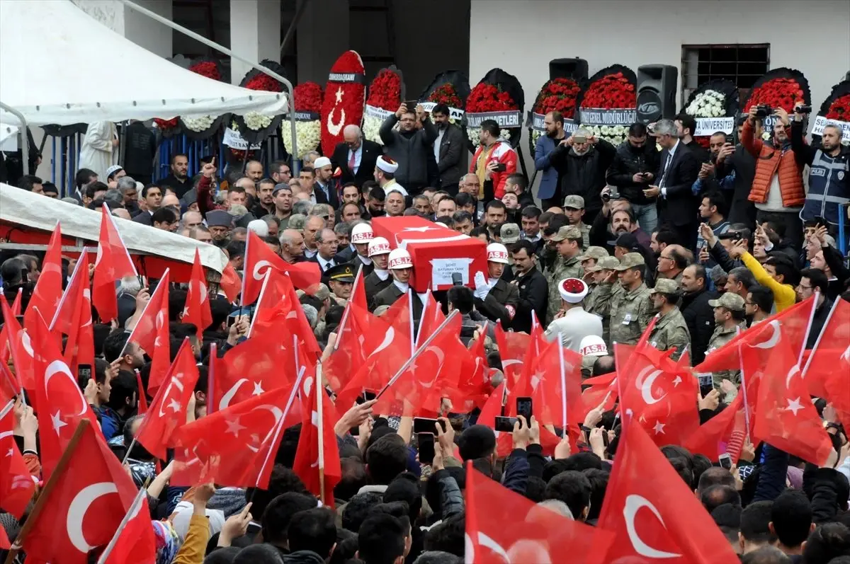 İdlib şehidi Piyade Uzman Onbaşı Batuhan Tank son yolculuğuna uğurlandı