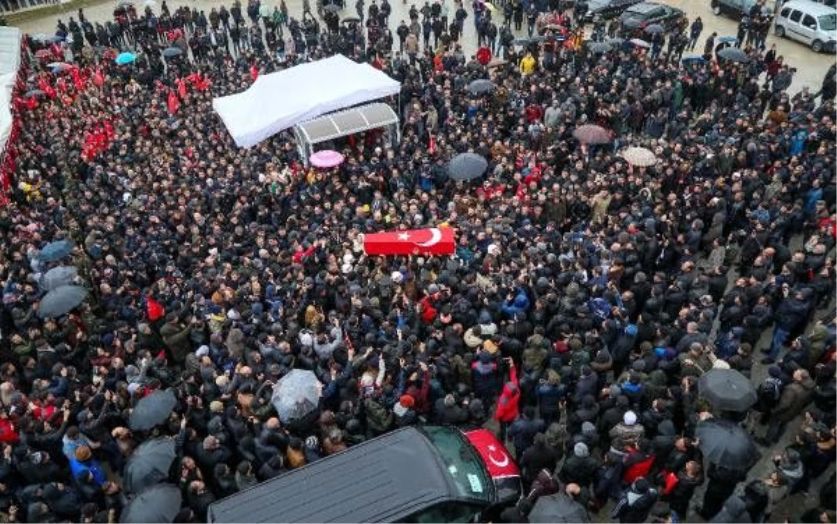 İdlib şehidi Yüzbaşı Süleyman Şahin\'i binler uğurladı