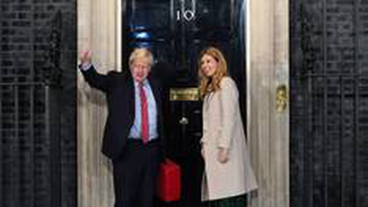 İngiltere Başbakanı Boris Johnson Carrie Symonds\'la nişanlandı, çift yazın bebek bekliyor