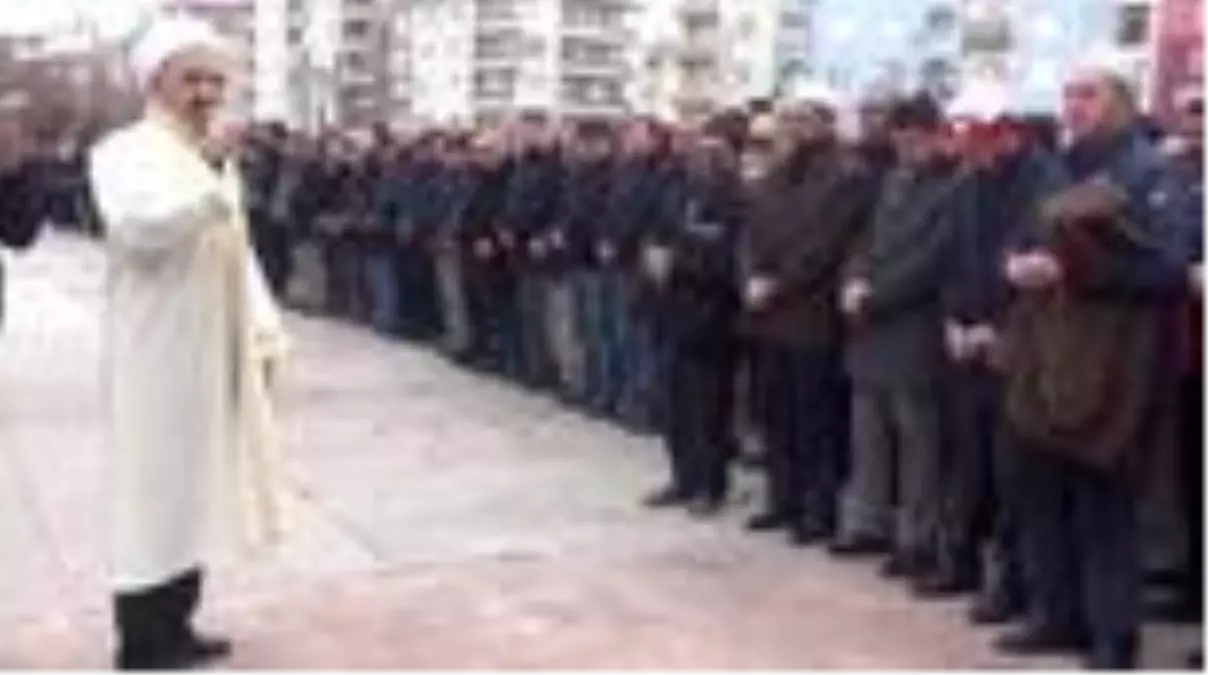 Karaman idlib şehitleri için gıyabi cenaze namazı kılındı