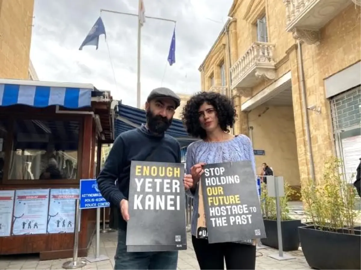 Kıbrıs\'ta kapıların kapatılması protesto edildi, olaylar çıktı