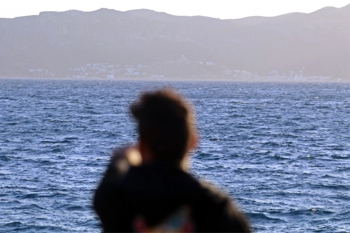 Mülteciler, Türkiye\'ye en yakın Yunan adalarından Meis\'e geçmeye hazırlanıyor