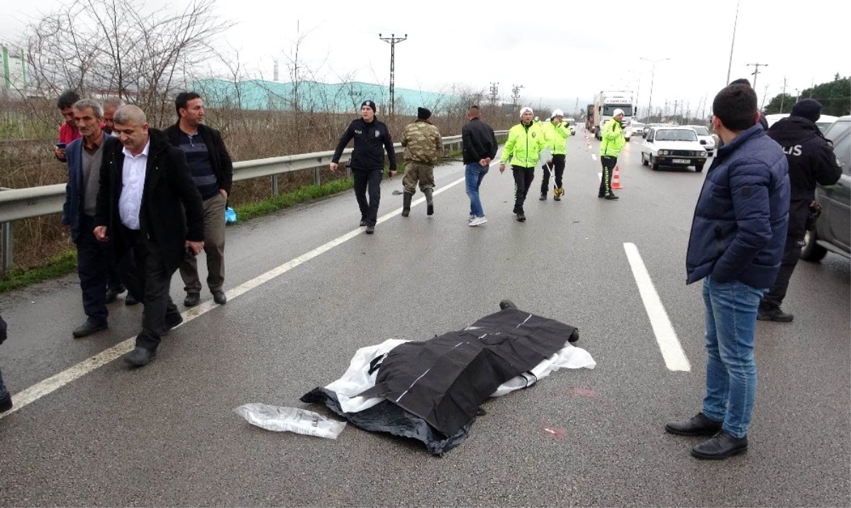 Otomobil 2 bisikletliye birden çarptı: 1 ölü, 2 yaralı