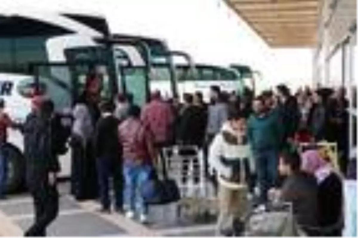 Şanlıurfa\'dan Edirne\'ye gitmek isteyen Suriyeliler otogarda yoğunluk oluşturdu