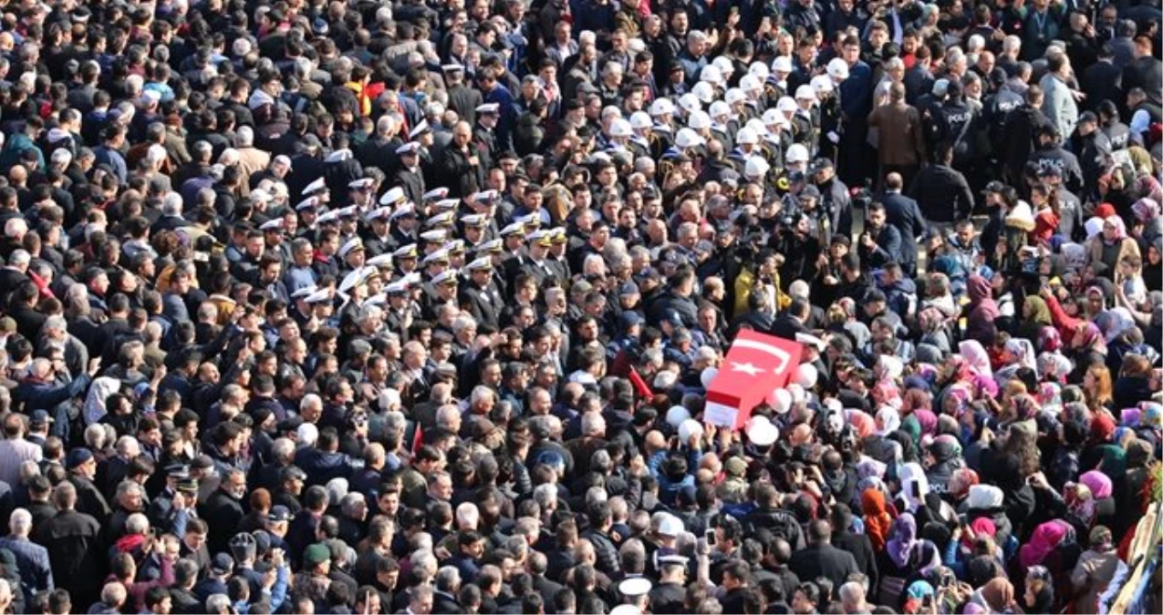 Türkiye, şehitlerini son yolculuğuna uğurladı! Cenaze törenlerinde gözyaşları sel oldu