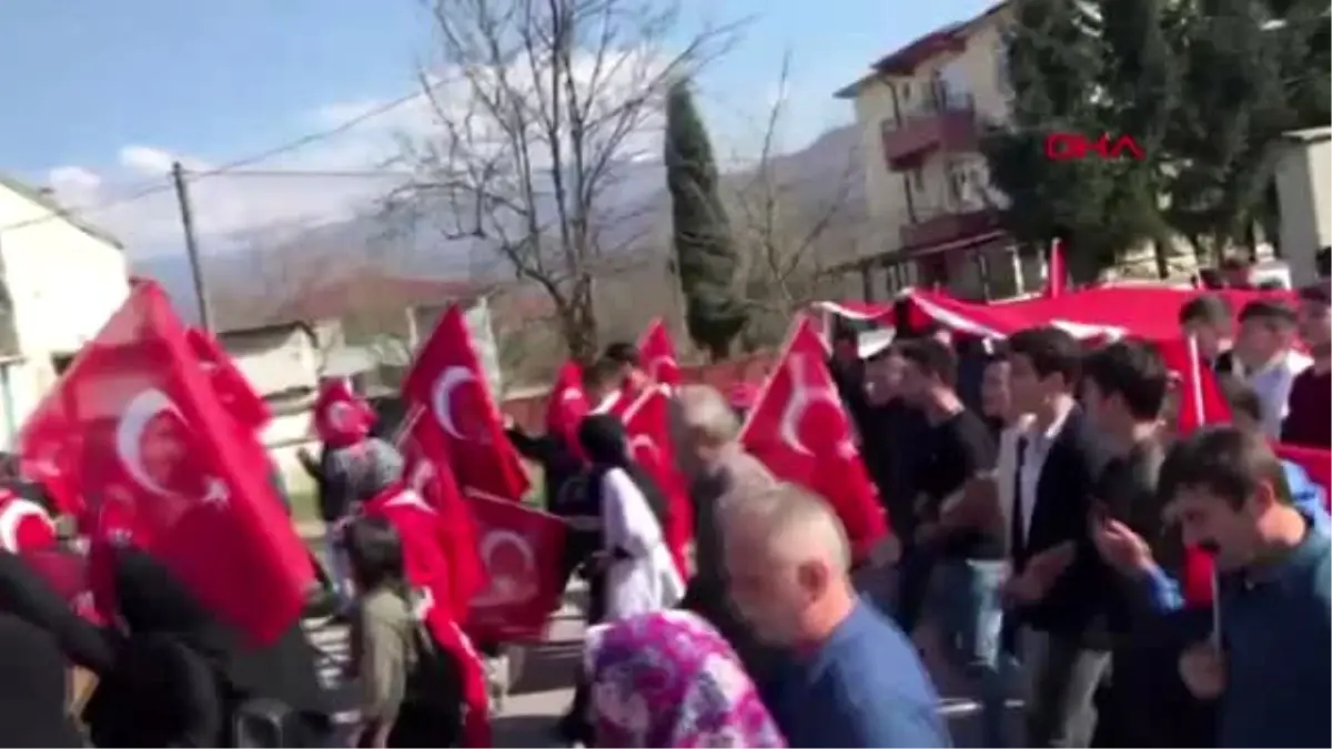 8 kilometrelik teröre lanet yürüyüşü