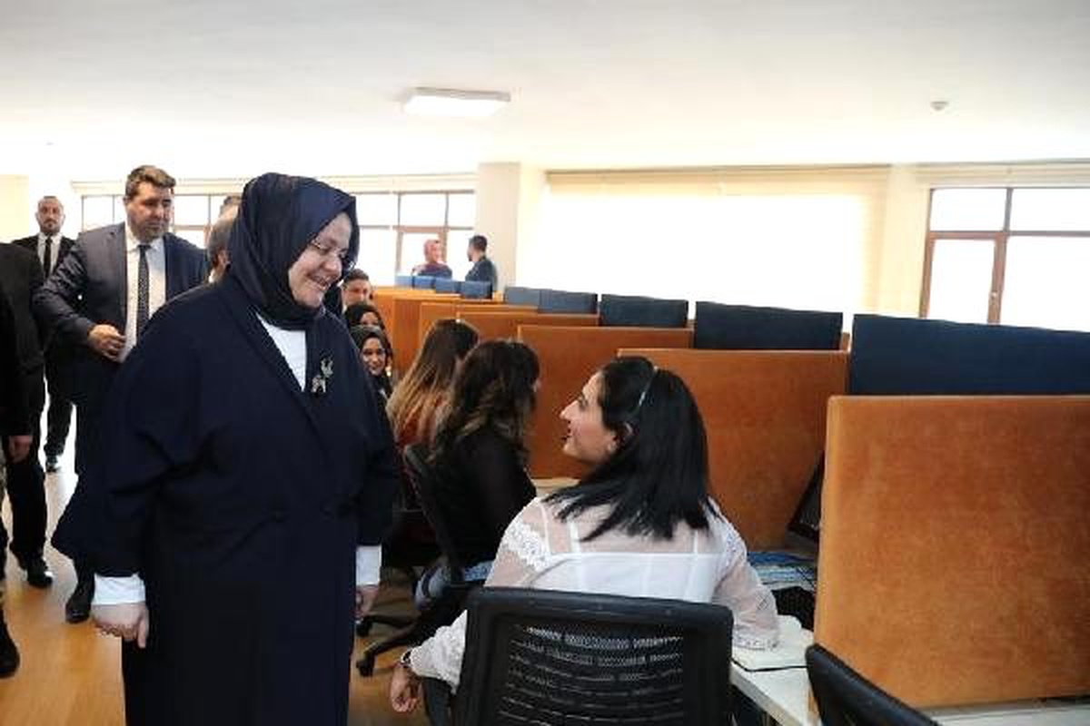 Bakan Selçuk: \'Alo 170\' hattına 100.6 milyon çağrı aldık