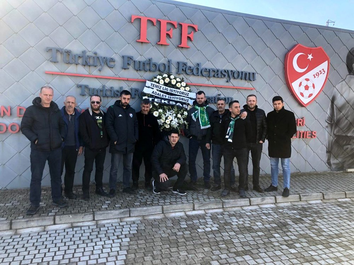 Bursasporlu taraftarlardan TFF\'ye protesto