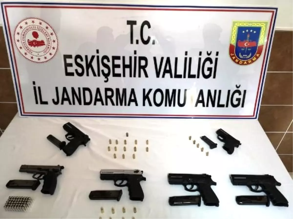 Eskişehir\'de kaçak silah ticaretine 2 gözaltı