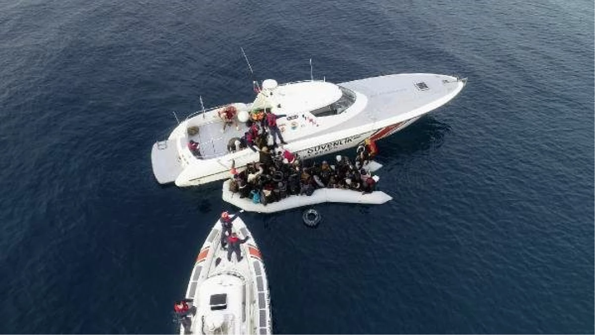 Göçmenlerin denize açıldığı bot su aldı, Sahi Güvenlik kurtardı