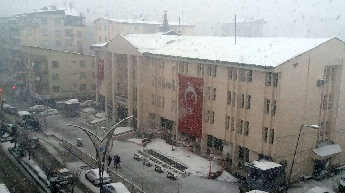 Hakkari\'de kar ve sis etkili olmaya başladı