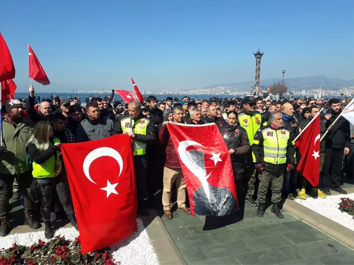 İzmirli motosikletli kuryeler şehitler için konvoy düzenledi