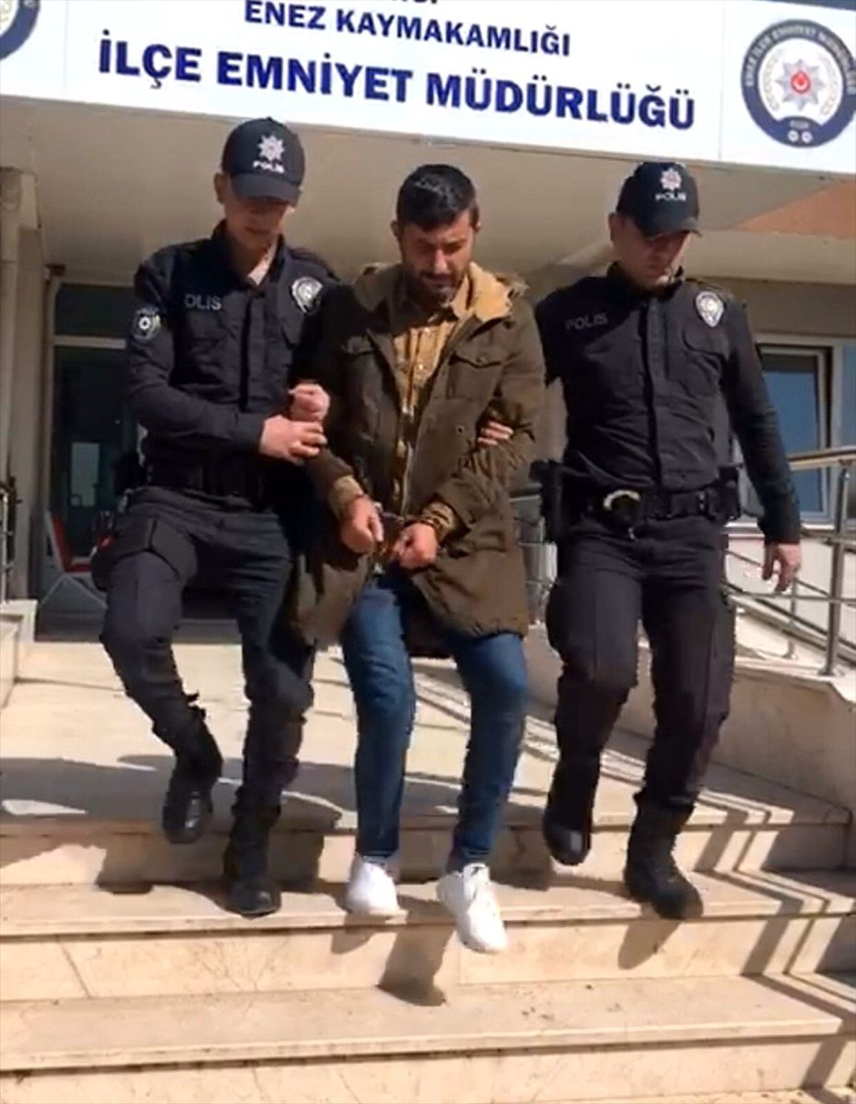 Kendisini "göçmen kaçakçısı" olarak tanıtan kişi gözaltına alındı