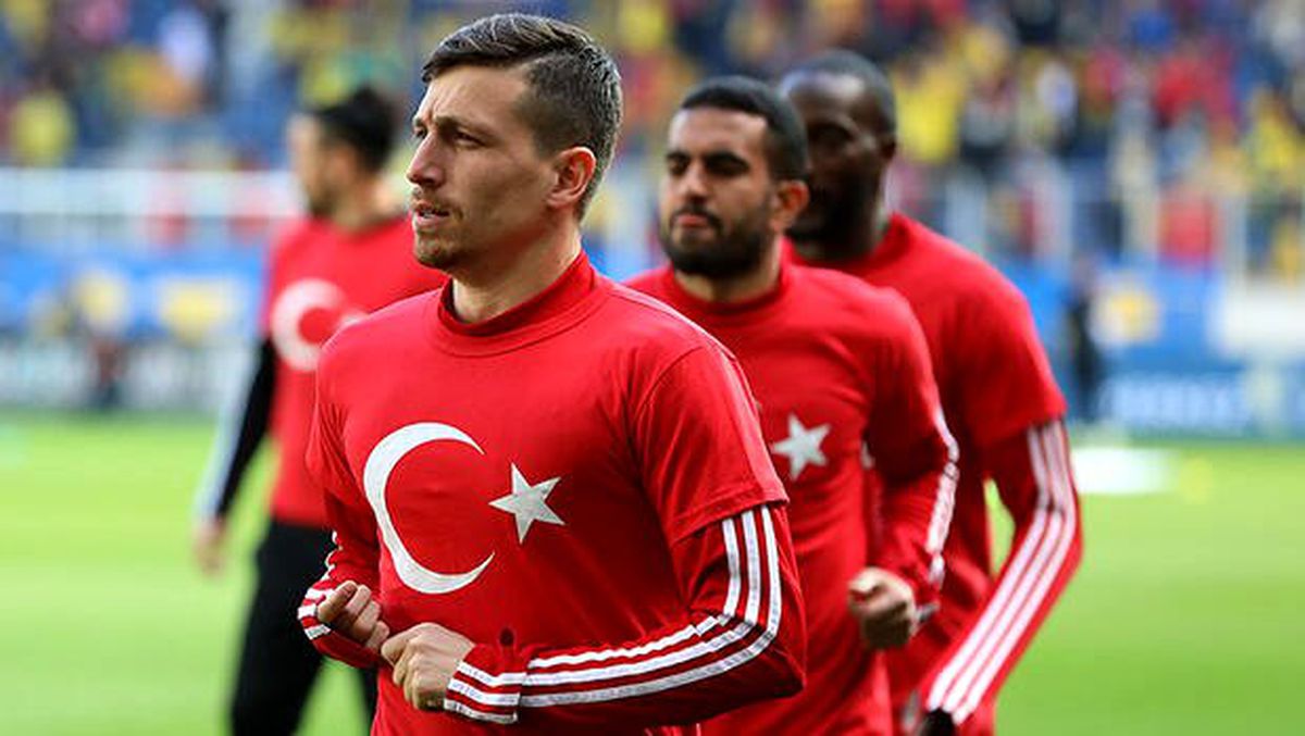 Mert Hakan Yandaş\'dan flaş sözler: "Utanıyorum, mecburuz"