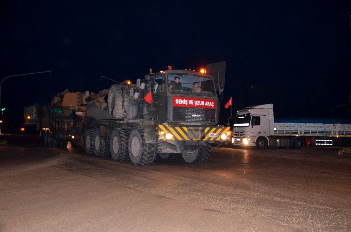 Sınır birliklerine tank ve obüs sevkiyatı