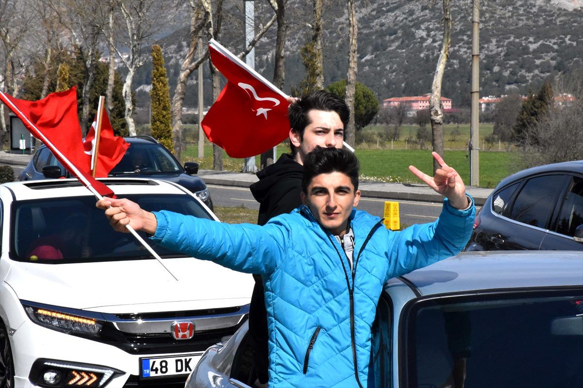 Türkiye Mehmetçik için tek yürek oldu