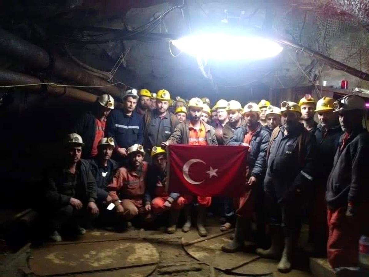 Yerin 250 metre altında şehitlerimiz için dua ettiler