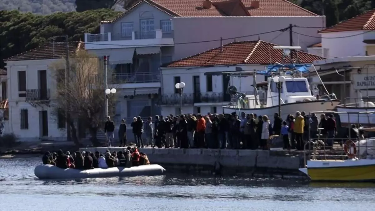 Yunan adalarında yabancı gazetecilere göçmen dayağı