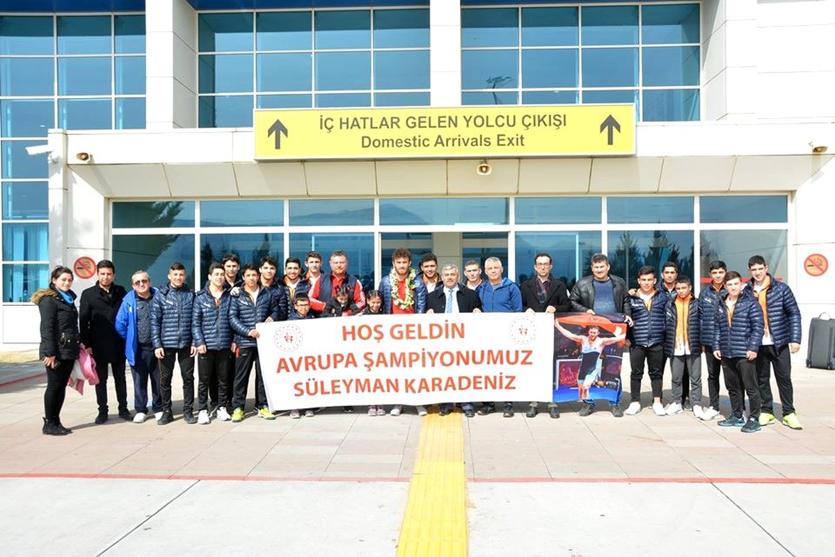 Avrupa Güreş Şampiyonu altın madalyasını şehit ailelerine armağan etti
