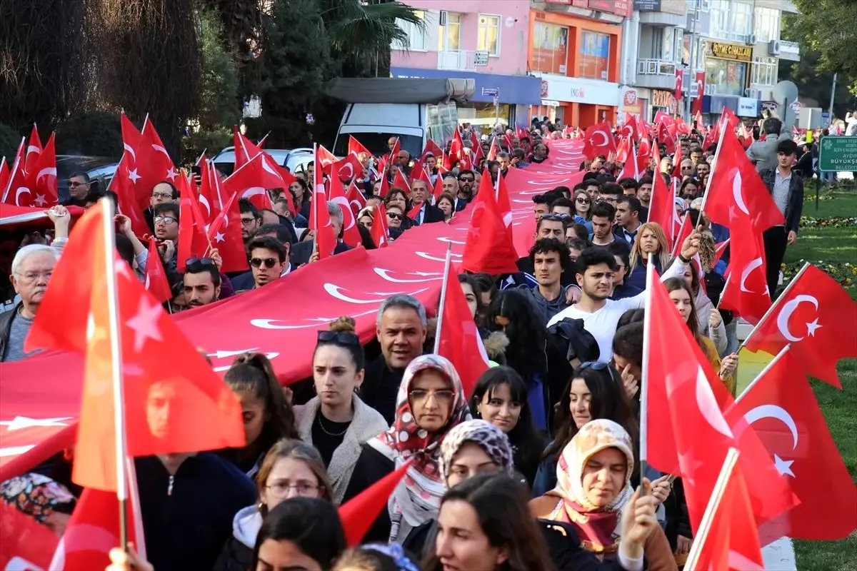 Aydın\'da İdlib şehitleri için "saygı yürüyüşü" düzenlendi