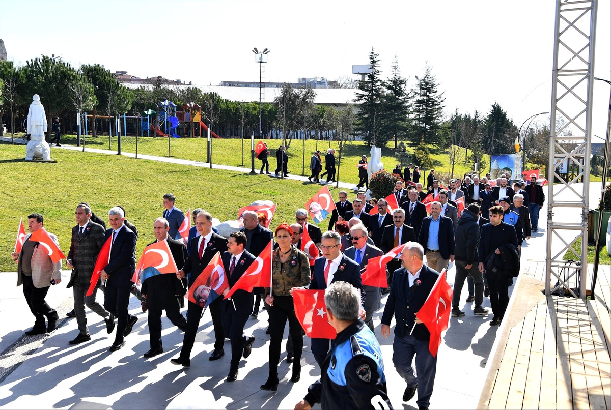Beylikdüzü Belediye meclisi şehitler için yürüdü