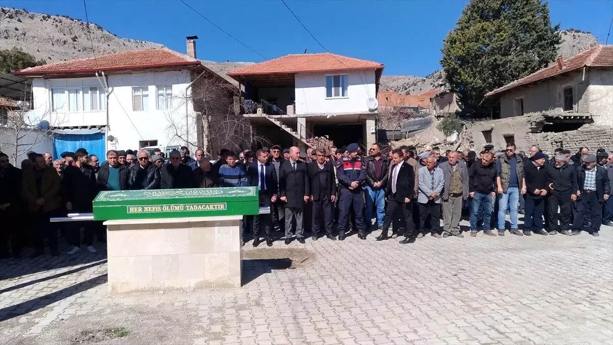 Burdur\'da çocuklar için kütüphane kuran Emin Akay vefat etti