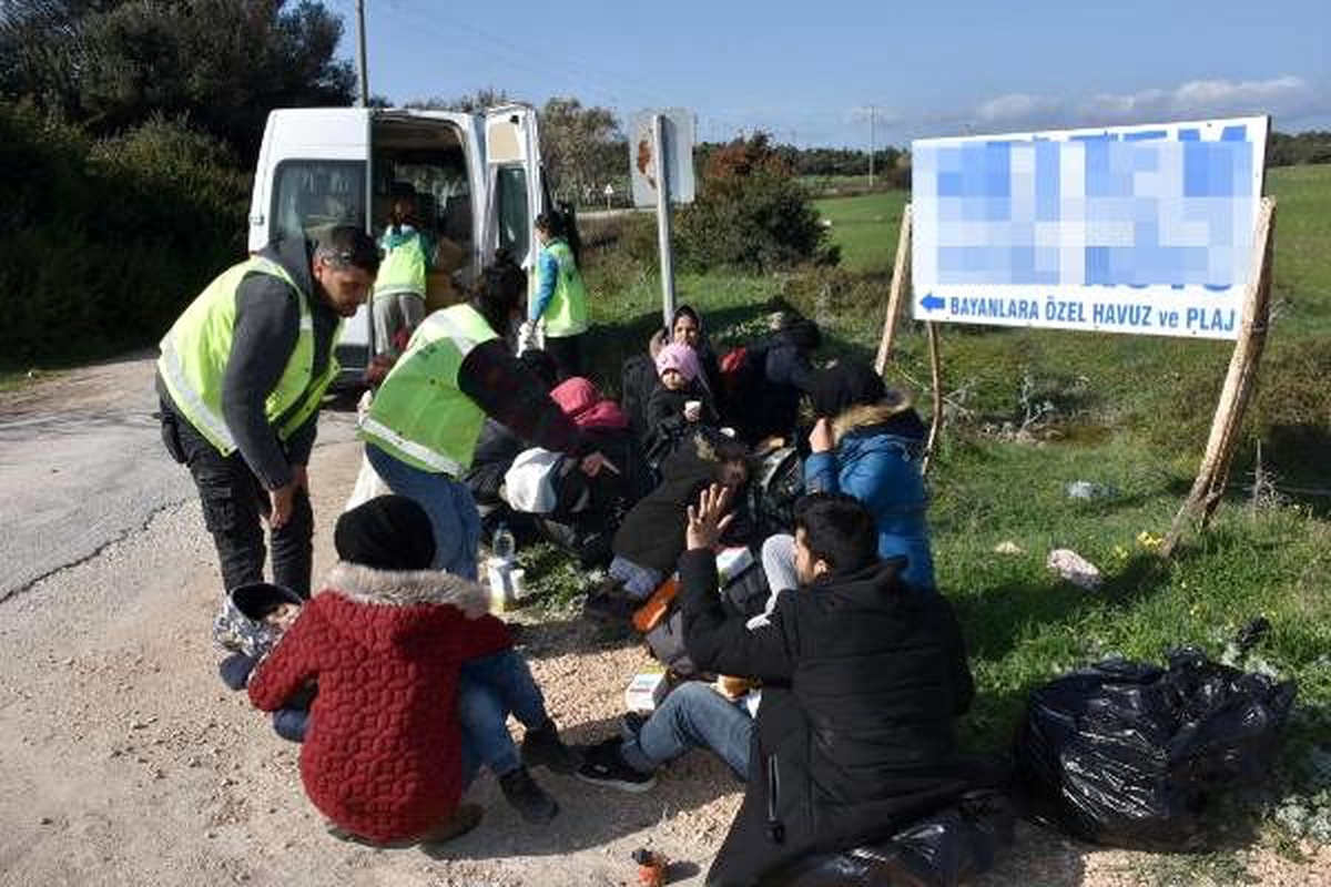 Çeşme\'den Yunanistan\'a geçmek isteyen göçmenlere fırtına engeli