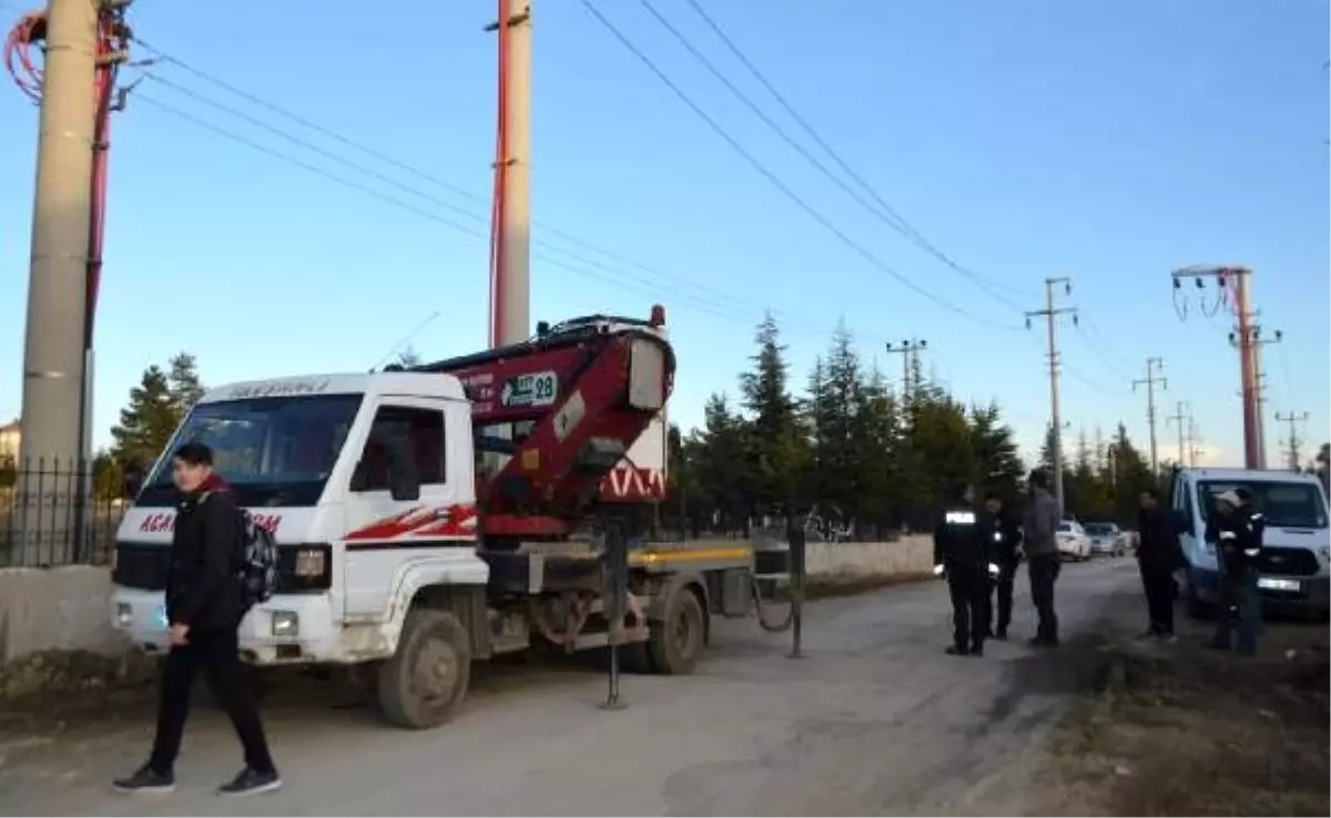 Elektrik direğinde arızayı giderirken akıma kapıldı