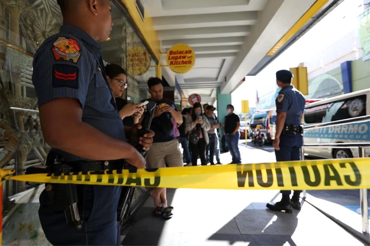 Filipinler\'de alışveriş merkezinde 30 kişi rehin alındı