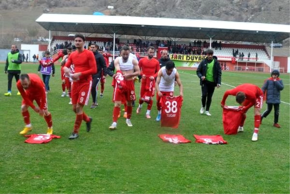 Gümüşhanesporlu futbolculardan formalı protesto