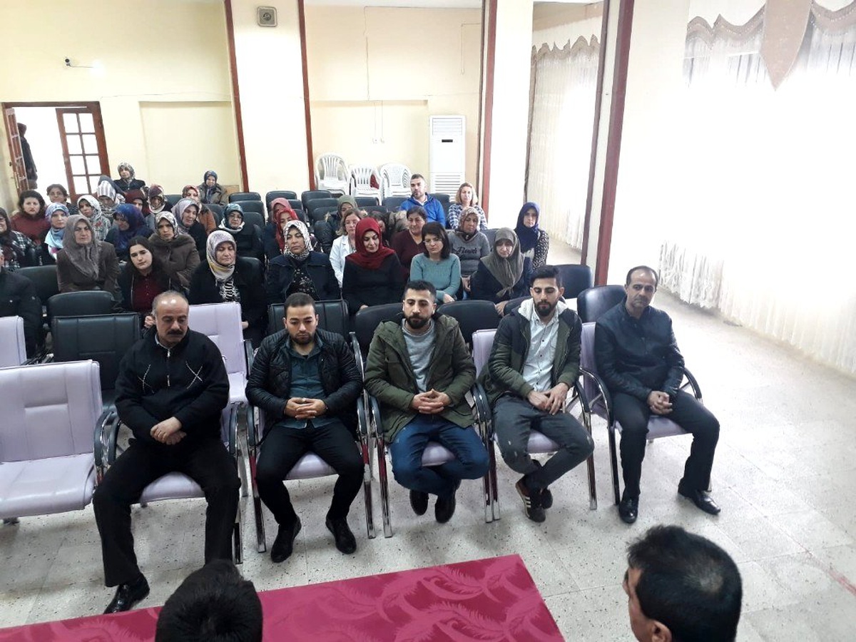 Halk eğitimde kursiyerlere fotoğrafçılık mesleği anlatıldı